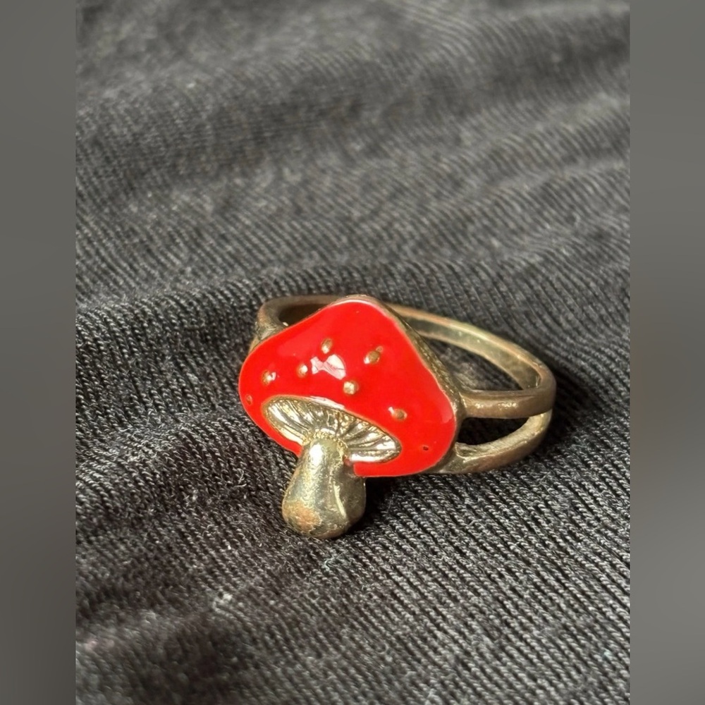 Vintage Classic Red Mushroom Enamel Ring size 7